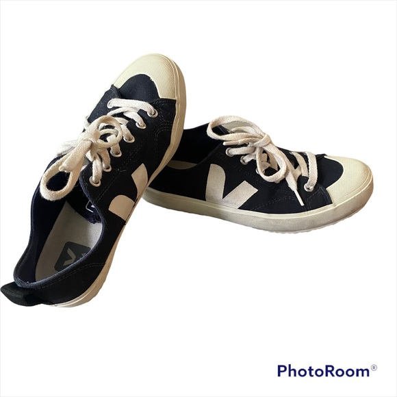 veja sneakers size 6